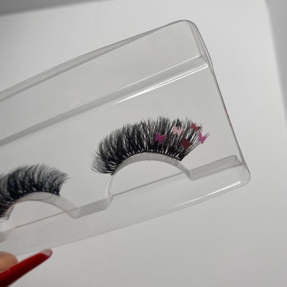 Strip Lashes - Picture 1 of 3
